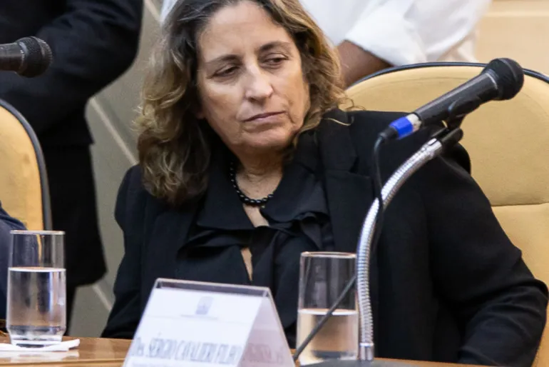 CNJ impõe política judiciária que amplia voz de pessoas idosas - Claudia Motta